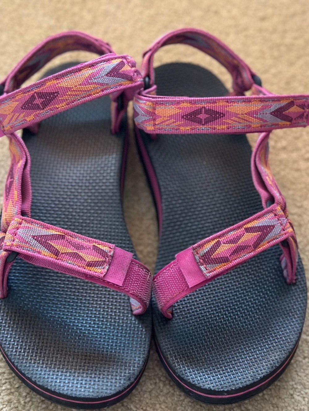 Teva womens Original Universal Sandal Festival Fuschia, size 8